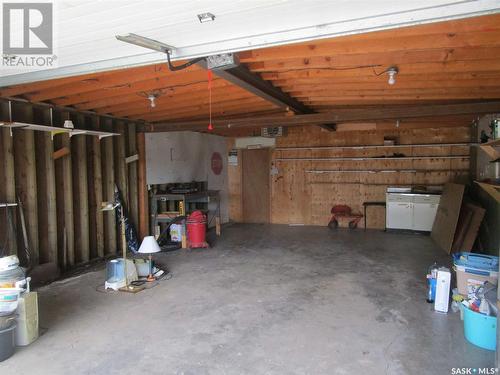 405 2Nd Avenue S, Rockglen, SK - Indoor Photo Showing Garage