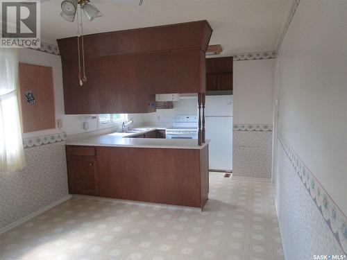 405 2Nd Avenue S, Rockglen, SK - Indoor Photo Showing Kitchen