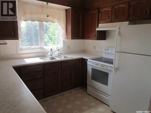 405 2Nd Avenue S, Rockglen, SK - Indoor Photo Showing Kitchen With Double Sink