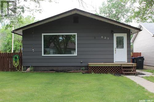 627 1St Street W, Shaunavon, SK - Outdoor With Exterior