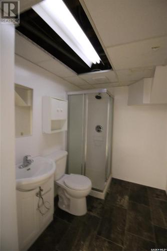 627 1St Street W, Shaunavon, SK - Indoor Photo Showing Bathroom