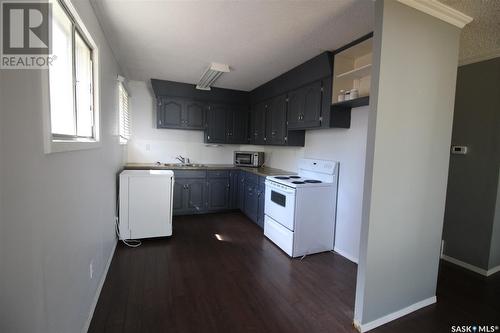 627 1St Street W, Shaunavon, SK - Indoor Photo Showing Kitchen