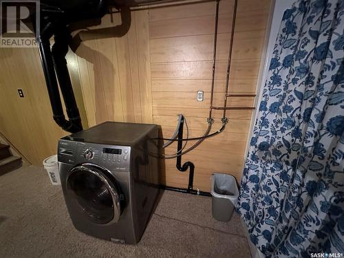 19 3Rd Avenue Se, Weyburn, SK - Indoor Photo Showing Laundry Room