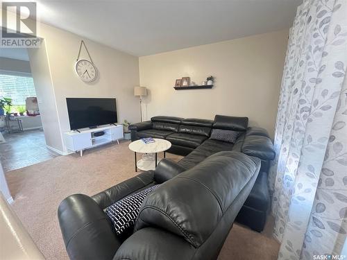 102 350 Maccormack Road, Martensville, SK - Indoor Photo Showing Living Room