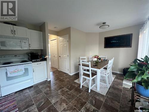 102 350 Maccormack Road, Martensville, SK - Indoor Photo Showing Kitchen