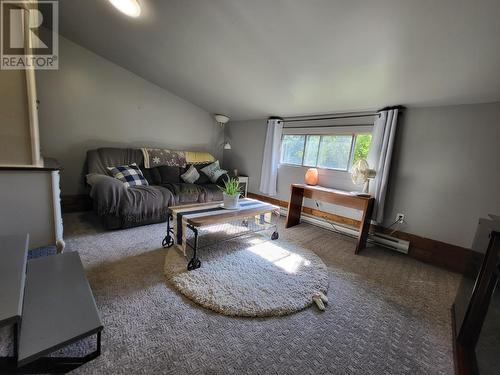 1415 Cook Road, Quesnel, BC - Indoor Photo Showing Living Room