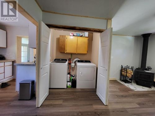 1415 Cook Road, Quesnel, BC - Indoor Photo Showing Laundry Room