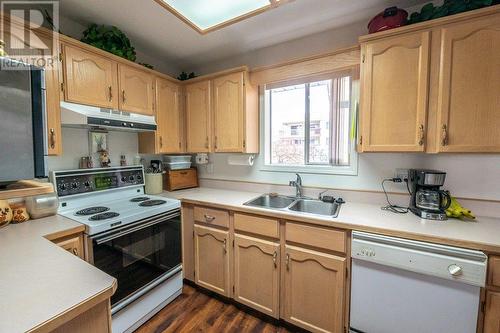 1780 Atkinson Avenue Unit# 106, Penticton, BC - Indoor Photo Showing Kitchen With Double Sink