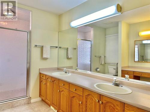 272 Park Rill Road, Oliver, BC - Indoor Photo Showing Bathroom