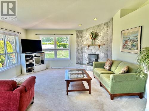 272 Park Rill Road, Oliver, BC - Indoor Photo Showing Living Room With Fireplace