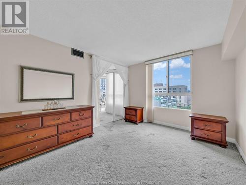 75 Riverside Drive East Unit# 810, Windsor, ON - Indoor Photo Showing Bedroom