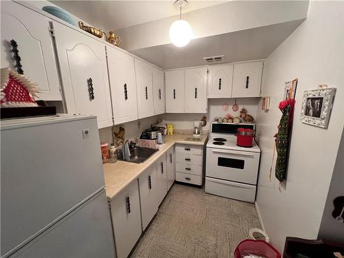 150 Charlton Avenue E|Unit #708, Hamilton, ON - Indoor Photo Showing Kitchen With Double Sink