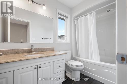 1 Thornton Street, St. Catharines, ON - Indoor Photo Showing Bathroom