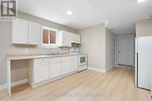 1 Thornton Street, St. Catharines, ON - Indoor Photo Showing Kitchen