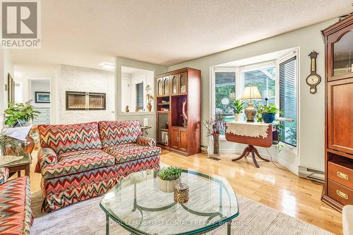 20 Comforts Cove, Innisfil (Alcona), ON - Indoor Photo Showing Living Room