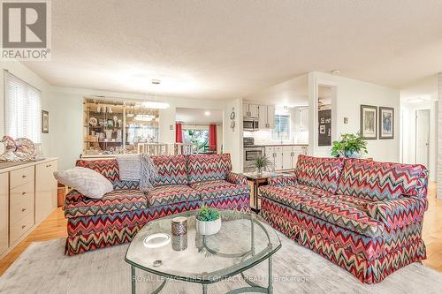 20 Comforts Cove, Innisfil (Alcona), ON - Indoor Photo Showing Living Room