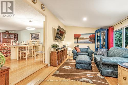 20 Comforts Cove, Innisfil (Alcona), ON - Indoor Photo Showing Living Room