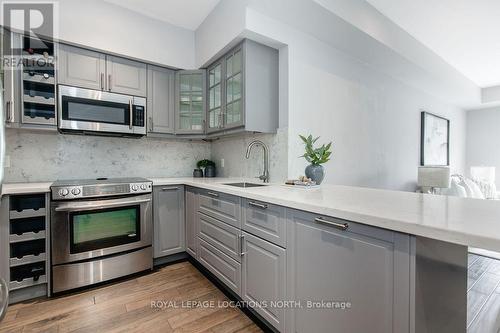 406 - 44 Ferndale Drive S, Barrie (Ardagh), ON - Indoor Photo Showing Kitchen With Upgraded Kitchen