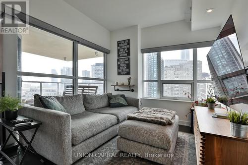 1309 - 88 Scott Street, Toronto (Waterfront Communities), ON - Indoor Photo Showing Living Room