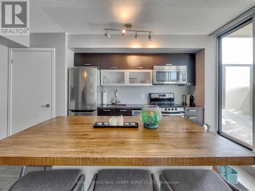 917 - 68 Abell Street, Toronto (Little Portugal), ON - Indoor Photo Showing Kitchen