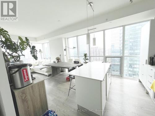 2708 - 9 Bogert Avenue, Toronto (Lansing-Westgate), ON - Indoor Photo Showing Kitchen With Upgraded Kitchen