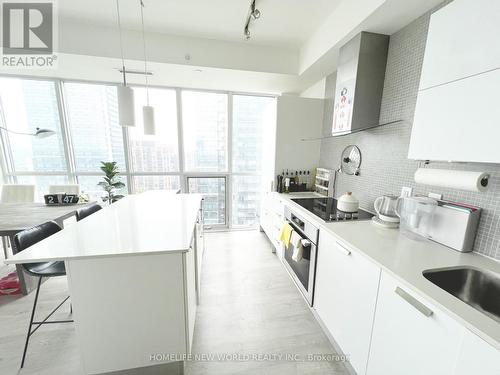 2708 - 9 Bogert Avenue, Toronto (Lansing-Westgate), ON - Indoor Photo Showing Kitchen With Upgraded Kitchen