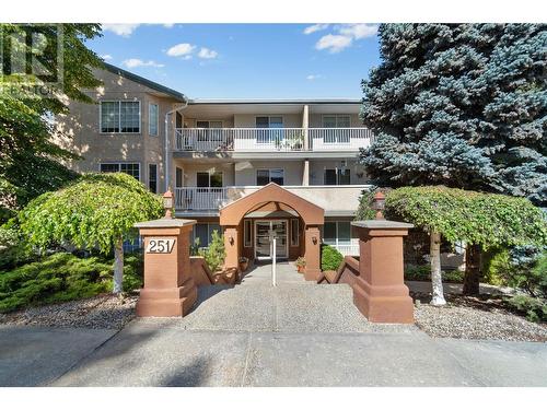 251 6 Street Se Unit# 205, Salmon Arm, BC - Outdoor