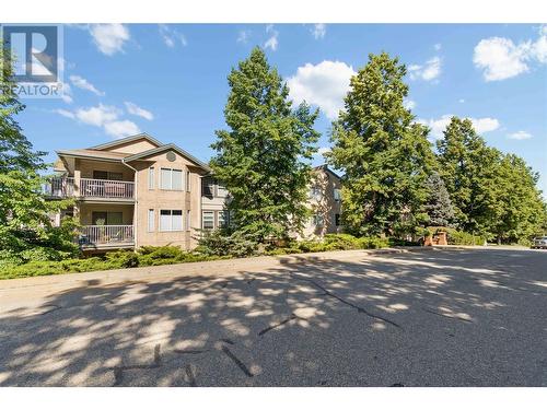 251 6 Street Se Unit# 205, Salmon Arm, BC - Outdoor