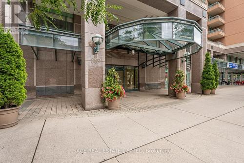 1612 - 889 Bay Street, Toronto (Bay Street Corridor), ON - Outdoor