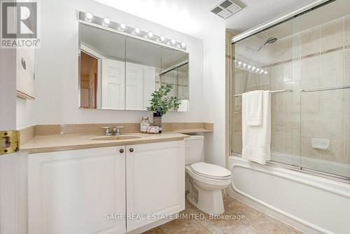 1612 - 889 Bay Street, Toronto (Bay Street Corridor), ON - Indoor Photo Showing Bathroom