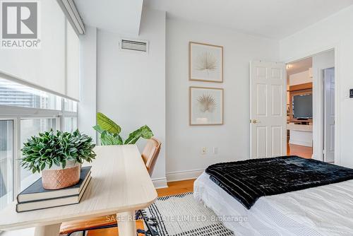 1612 - 889 Bay Street, Toronto (Bay Street Corridor), ON - Indoor Photo Showing Bedroom