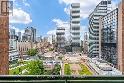 1612 - 889 Bay Street, Toronto (Bay Street Corridor), ON - Outdoor