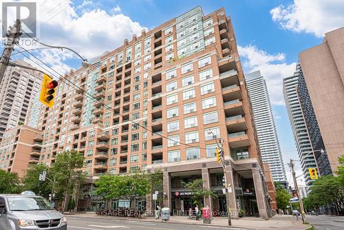 1612 - 889 Bay Street, Toronto (Bay Street Corridor), ON - Outdoor With Facade