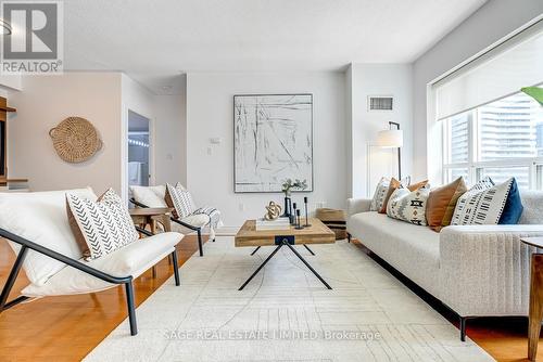 1612 - 889 Bay Street, Toronto (Bay Street Corridor), ON - Indoor Photo Showing Living Room