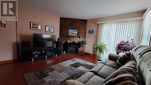 79 Elmfield Crescent, Toronto (Steeles), ON - Indoor Photo Showing Living Room