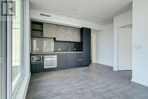 2606 - 7890 Jane Street, Vaughan, ON - Indoor Photo Showing Kitchen