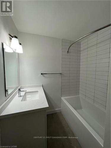 17 - 20 Craig Street, London, ON - Indoor Photo Showing Bathroom