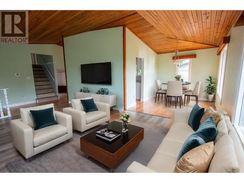 7579 St Patrick Avenue, Prince George, BC - Indoor Photo Showing Living Room