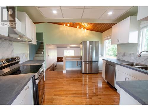 7579 St Patrick Avenue, Prince George, BC - Indoor Photo Showing Kitchen