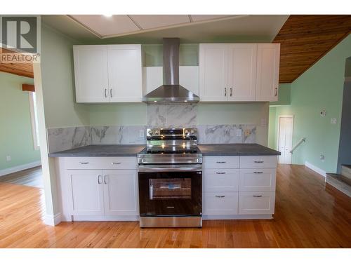 7579 St Patrick Avenue, Prince George, BC - Indoor Photo Showing Kitchen