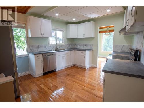 7579 St Patrick Avenue, Prince George, BC - Indoor Photo Showing Kitchen