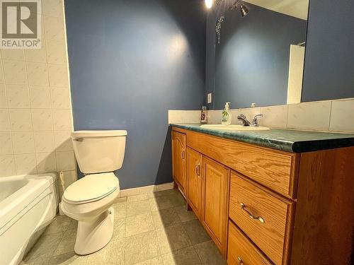 709 100 Avenue, Dawson Creek, BC - Indoor Photo Showing Bathroom