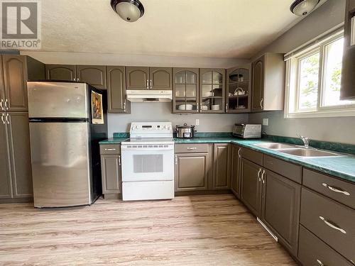 709 100 Avenue, Dawson Creek, BC - Indoor Photo Showing Kitchen With Double Sink