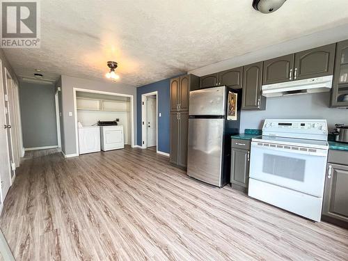 709 100 Avenue, Dawson Creek, BC - Indoor Photo Showing Kitchen