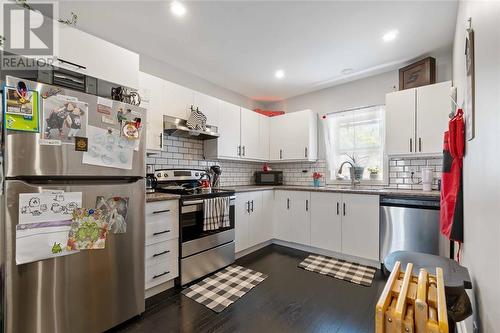 420 Confederation Street, Sarnia, ON - Indoor Photo Showing Kitchen With Upgraded Kitchen