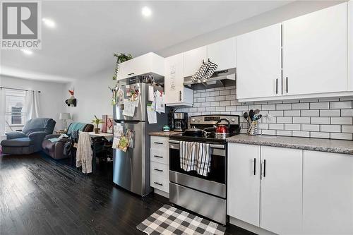 420 Confederation Street, Sarnia, ON - Indoor Photo Showing Kitchen