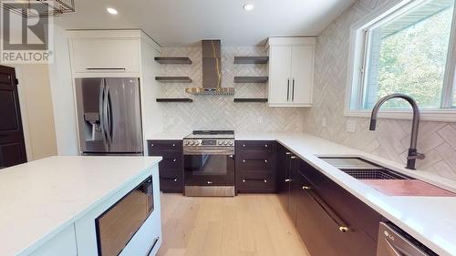 17 Alworth Pl, Sault Ste. Marie, ON - Indoor Photo Showing Kitchen With Double Sink With Upgraded Kitchen