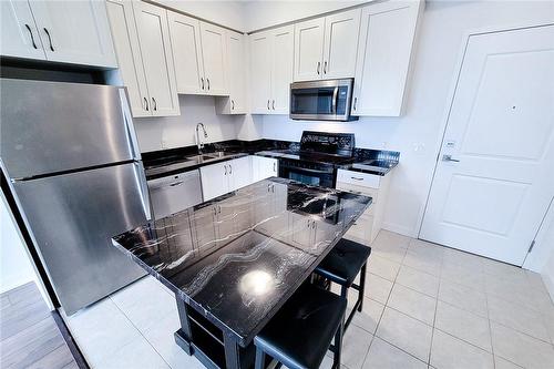 2490 Old Bronte Road|Unit #714, Oakville, ON - Indoor Photo Showing Kitchen