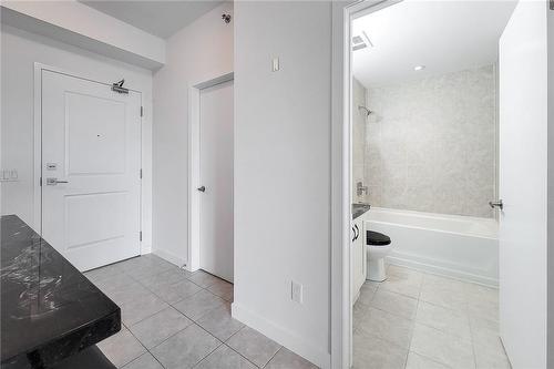 2490 Old Bronte Road|Unit #714, Oakville, ON - Indoor Photo Showing Bathroom