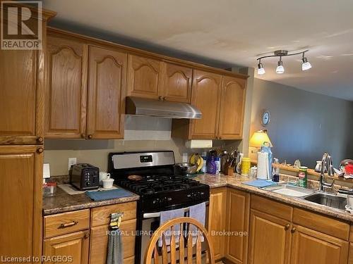 90 Sussex Square, Georgian Bluffs, ON - Indoor Photo Showing Kitchen